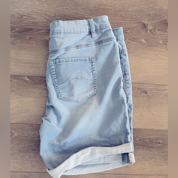 Parasuco Jean shorts, size 12 - Picture 2 of 3